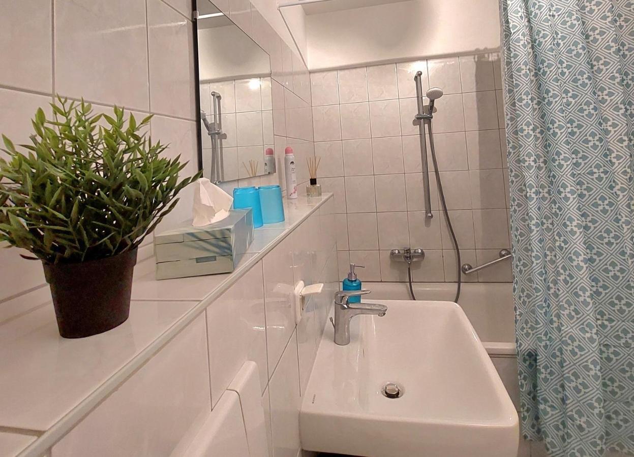 Moderne Wohnung Mit Vollausstattung In Ruhiger Lage, W-Lan Grossrohrsdorf Luaran gambar